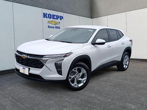 Summit White 2026 Chevrolet Trax LS