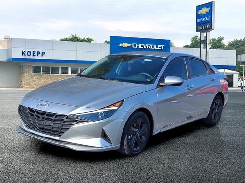 2023 Hyundai ELANTRA SEL