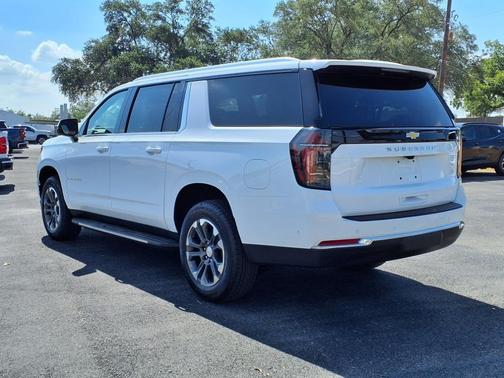 2025 Chevrolet Suburban LS