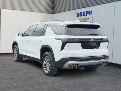 Summit White 2026 Chevrolet Traverse LT