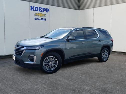 Silver Sage Metallic 2023 Chevrolet Traverse LT Cloth