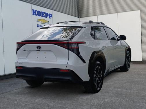 Wind Chill Pearl 2024 Toyota bZ4X XLE