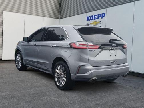 Iconic Silver Metallic 2021 Ford Edge Titanium