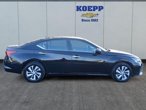 Black 2025 Nissan Altima S