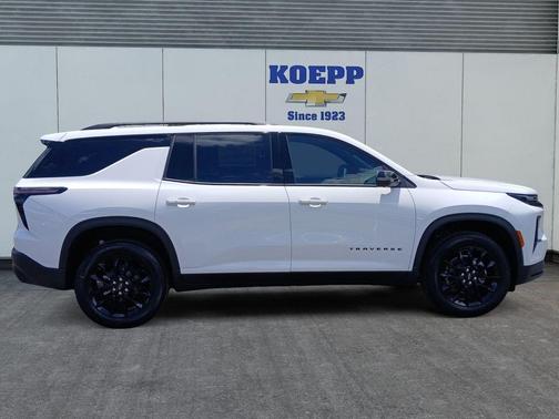 Summit White 2026 Chevrolet Traverse LT