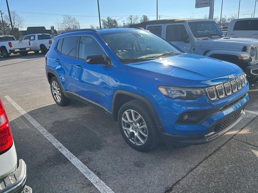 2022 Jeep Compass Latitude Lux