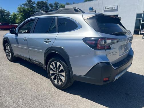 Ice Silver Metallic 2023 Subaru Outback Limited