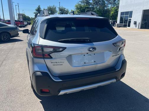 Ice Silver Metallic 2023 Subaru Outback Limited
