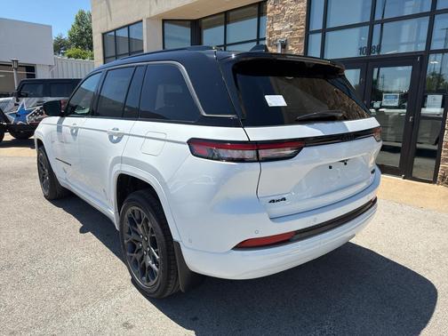 Bright White Clearcoat 2026 Jeep Grand Cherokee Summit
