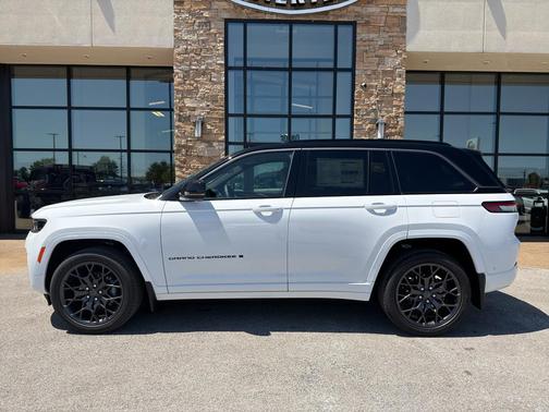 Bright White Clearcoat 2026 Jeep Grand Cherokee Summit