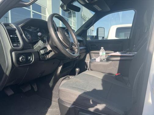 2022 RAM 3500 Tradesman Crew Cab 4x4 8 Box