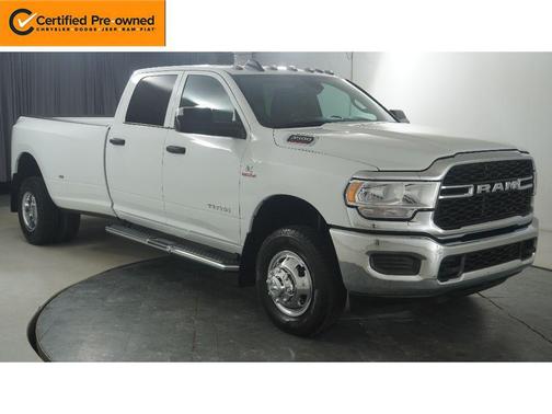 2022 RAM 3500 Tradesman Crew Cab 4x4 8' Box