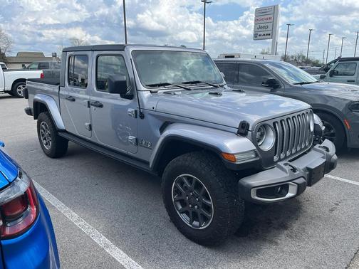Billet Silver Metallic Clearcoat 2020 Jeep Gladiator Overland