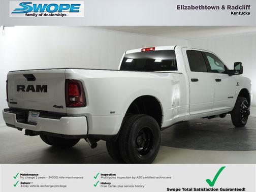 Bright White Clearcoat 2026 RAM 3500 Big Horn Crew Cab 4x4 8' Box