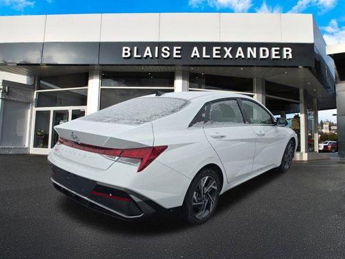 2025 Hyundai ELANTRA SEL