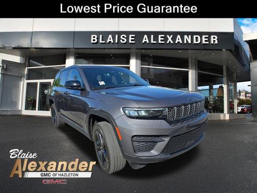 Baltic Gray Metallic Clearcoat 2024 Jeep Grand Cherokee Altitude