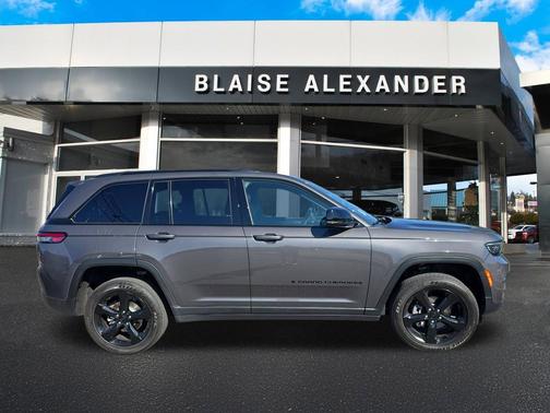 Baltic Gray Metallic Clearcoat 2024 Jeep Grand Cherokee Altitude