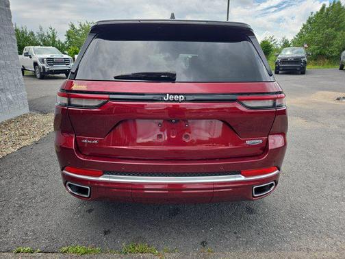 2022 Jeep Grand Cherokee Summit