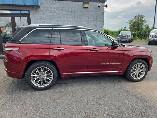 2022 Jeep Grand Cherokee Summit