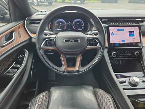 2022 Jeep Grand Cherokee Summit
