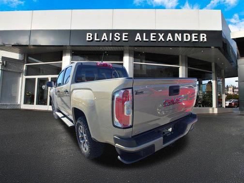 Desert Sand Metallic 2022 GMC Canyon AT4