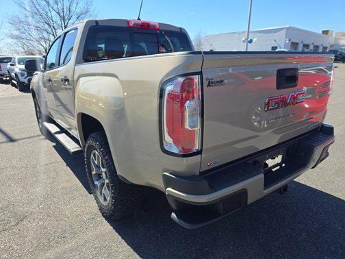 Desert Sand Metallic 2022 GMC Canyon AT4