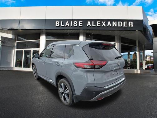Boulder Gray Pearl 2023 Nissan Rogue SL
