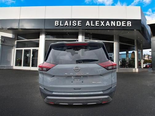 Boulder Gray Pearl 2023 Nissan Rogue SL