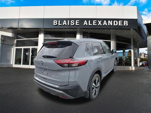 Boulder Gray Pearl 2023 Nissan Rogue SL