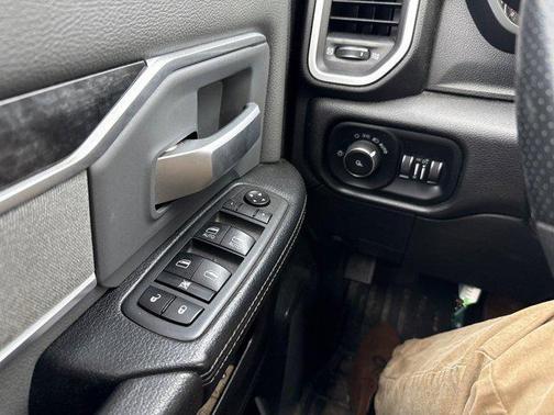 2020 RAM 2500 Big Horn Crew Cab 4x4 6'4' Box