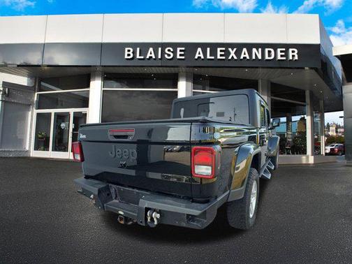 2022 Jeep Gladiator Sport S