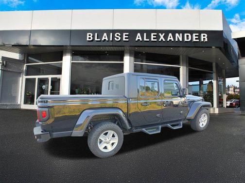 2022 Jeep Gladiator Sport S