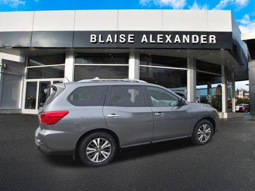 2018 Nissan Pathfinder SL