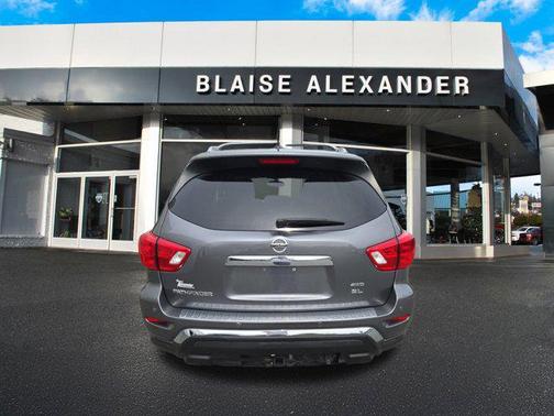 2018 Nissan Pathfinder SL