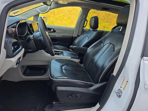 2022 Chrysler Pacifica Hybrid Limited