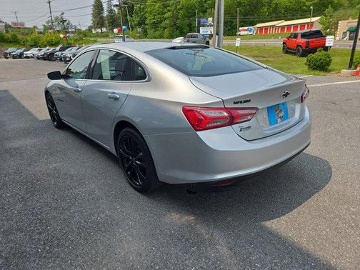 2022 Chevrolet Malibu FWD LT