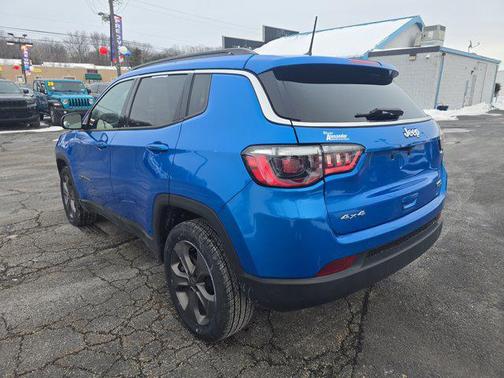 2022 Jeep Compass Latitude Lux