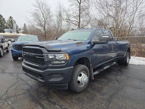 2024 RAM 3500 Tradesman Crew Cab 4x4 8' Box