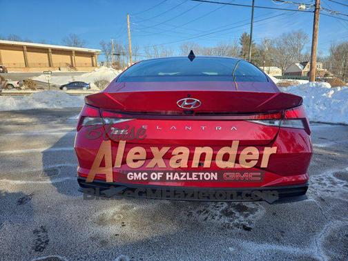 2023 Hyundai ELANTRA SEL