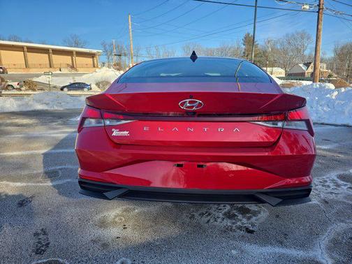 2023 Hyundai ELANTRA SEL