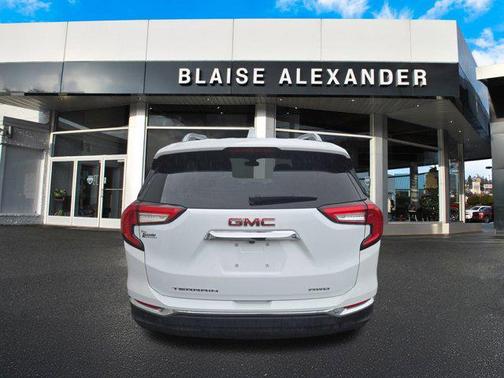 2024 GMC Terrain SLT