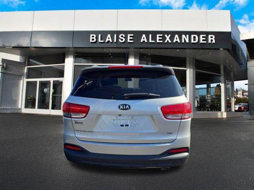 Sparkling Silver 2017 Kia Sorento LX