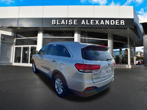 Sparkling Silver 2017 Kia Sorento LX