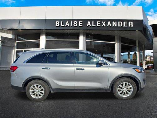 Sparkling Silver 2017 Kia Sorento LX
