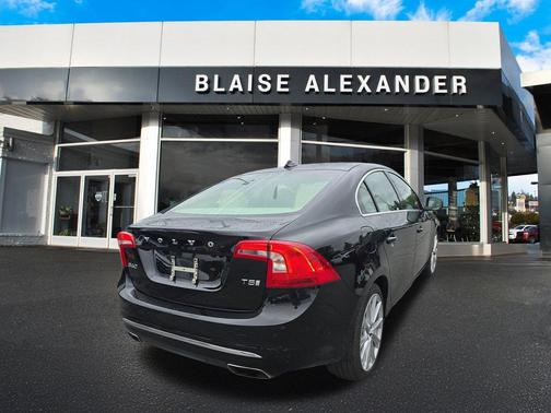 Onyx Black Metallic 2016 Volvo S60 Inscription T5 Drive-E Platinum