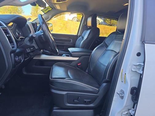 2022 RAM 3500 Laramie Crew Cab 4x4 8' Box