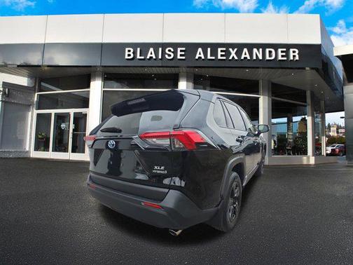 2022 Toyota RAV4 Hybrid XLE