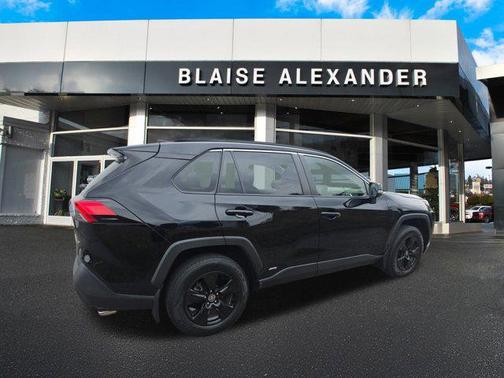2022 Toyota RAV4 Hybrid XLE