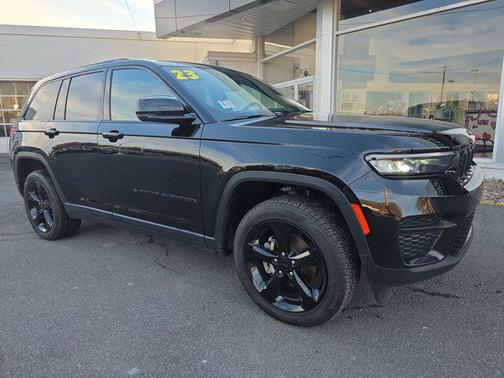 2023 Jeep Grand Cherokee Altitude