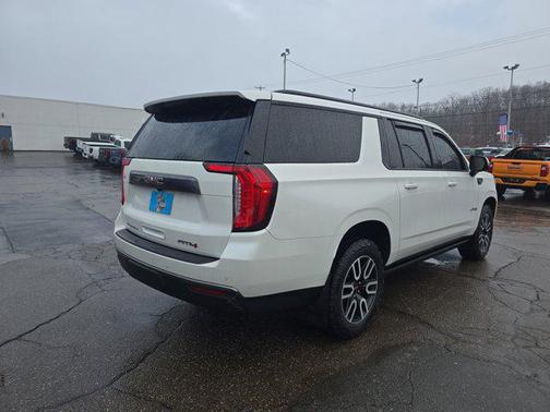 2023 GMC Yukon XL 4WD AT4